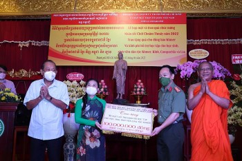 tp ho chi minh trao tang qua nhan dip tet chol chnam thmay cua dong bao dan toc khmer