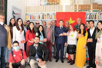 sinh vien viet nam tai venice italy co dia diem rieng de sinh hoat van hoa
