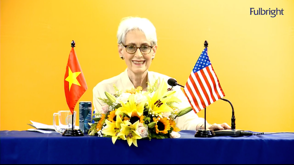 Thứ trưởng Mỹ gợi ra "thách thức thế kỷ" với người trẻ Việt Nam
