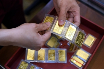 Vàng trong nước "đi ngang", vàng thế giới tiếp đà tăng giá