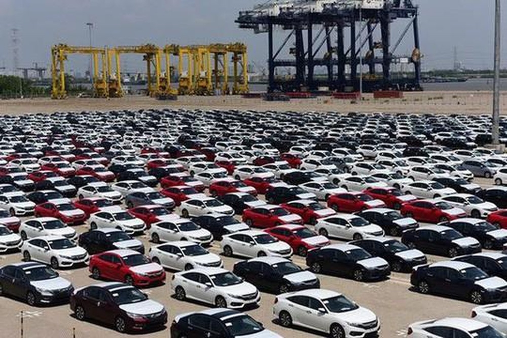 Ô tô nhập khẩu vào Việt Nam giảm mạnh trong tháng 8/2021