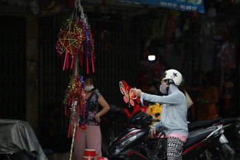 trung thu thoi covid 19 vang lang chua tung co