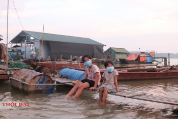 khat khao tro lai truong hoc cua nhung em nho lenh denh