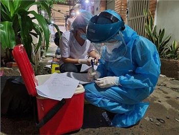 gia dinh 4 nguoi o ha noi mac covid 19