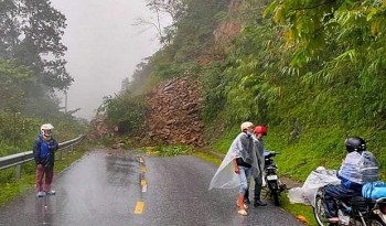 Hoàn lưu bão số 8 gây mưa lớn làm thiệt hại nhiều ngôi nhà ở Yên Bái