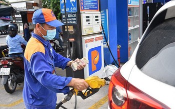 Giá xăng trong nước chuẩn bị tăng mạnh trong ngày mai 26/10?