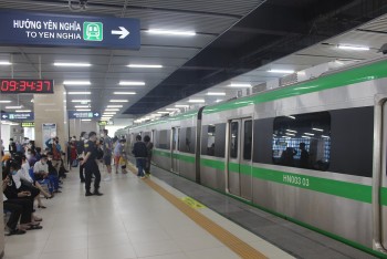 tau dien cat linh ha dong bat dau hoat dong nguoi dan xep hang trai nghiem mien phi