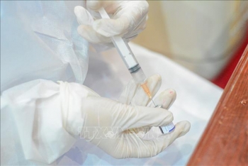 to chuc tiem vaccine phong covid 19 tai huyen dao truong sa