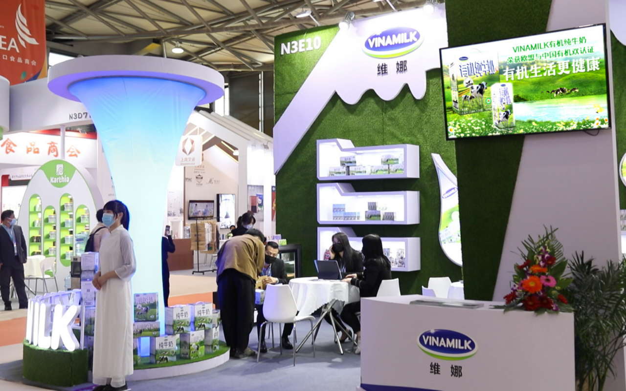 vinamilk ra mat sua tuoi organic tieu chuan kep trong trien lam fhc 2021