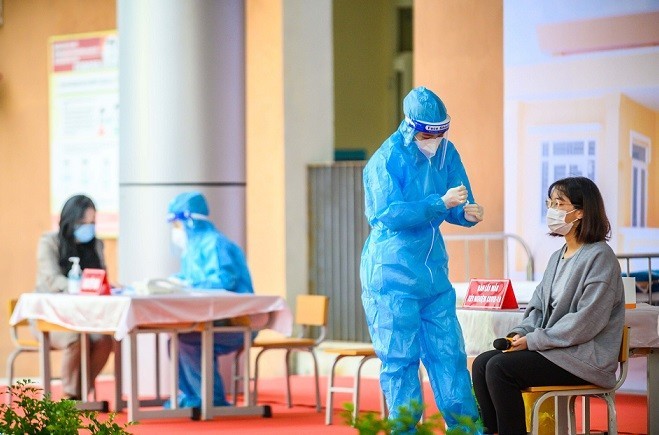 Ngày 26/11, Hà Nội ghi nhận thêm 264 ca mắc mới, gần 98% học sinh cấp 3 đã tiêm vaccine COVID-19