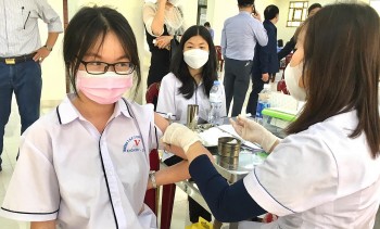tang cuong ra soat cong tac tiem vaccine cap phat ngay thuoc khang virus cho nguoi nhiem covid 19
