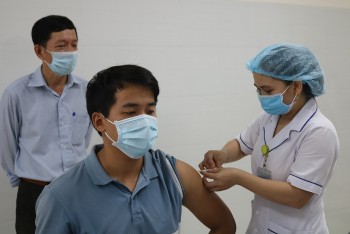 tinh hinh dich covid 19 chieu 2412 ca nuoc da tiem tren 1435 trieu lieu vaccine tphcm kien nghi cung cap oxy y te phuc vu dieu tri f0