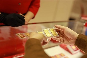gia vang trong nuoc bien dong trong nguong hep