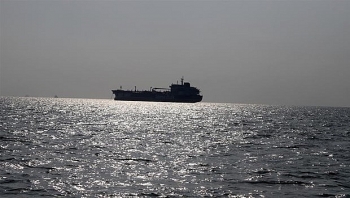 Iraq sơ tán khẩn cấp một tàu chở dầu sau khi phát hiện một quả mìn được gắn ngay mạn tàu