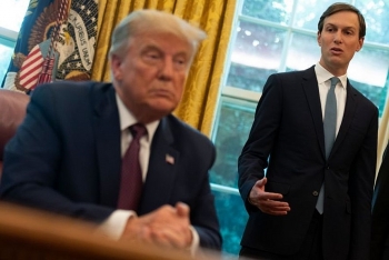 new york times tiet lo trump nhieu lan noi doa voi con re vi bat dong trong ung pho covid 19