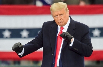 ong trump lai phat bieu lap lung ve ngay nham chuc cua ong biden