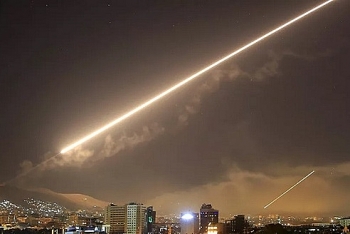quan doi syria bi is tan cong khong luc nga giai cuu kip thoi