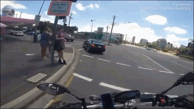 video mai ngam gai xinh nam thanh nien cuoi mo to nga dap mat