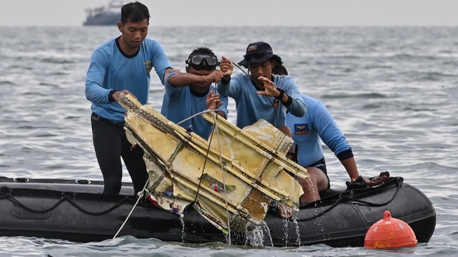 Đã xác định được vị trí hộp đen chiếc máy bay Indonesia chở hơn 60 người mất tích