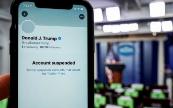 co phieu cua twitter rot gia sau khi khoa vinh vien tai khoan cua tong thong trump