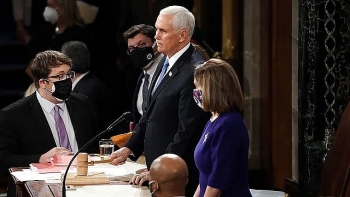 vi sao pho tong thong mike pence tu choi dung tu chinh an 25 phe truat ong trump