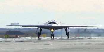 sieu uav tang hinh okhotnik cua nga tha bom khung