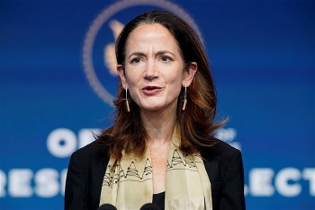 nu lanh dao dau tien dam nhan vi tri ghe nong cua co quan tinh bao quoc gia my la ai