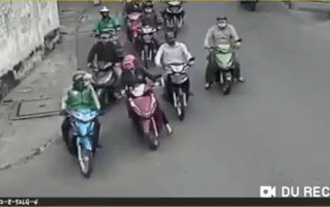 video dan canh bao vay boc tui nguoi phu nu tren duong sai gon