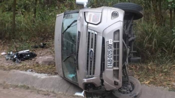 tin tuc tai nan giao thong noi bat ngay 251 xe may va cham kinh hoang voi o to ban tai 2 nguoi chet