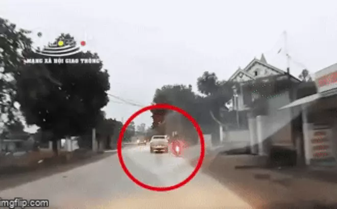 tin tuc tai nan giao thong noi bat ngay 281 hai xe may va cham nu sinh lao thang vao dau oto chay nguoc chieu