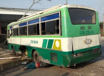 Tin tức tai nạn giao thông nổi bật ngày 1/2: Xe buýt mất phanh lao qua dải phân cách, 1 người chết tại chỗ