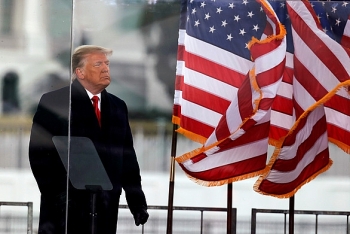 cac nghi si dan chu cao buoc trump phan boi loi tuyen the