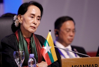 ba suu kyi chuan bi hau toa truc tuyen voi nhieu cao buoc tu chinh quyen quan su