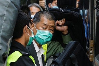 trum truyen thong hong kong jimmy lai bi bat lai vi nghi ngo ho tro mot vu dao tau