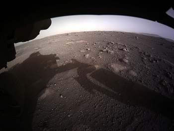 Khoảnh khắc tàu thăm dò Perseverance của NASA hạ cánh xuống Sao Hỏa