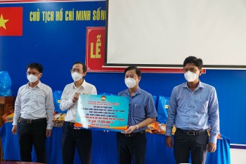 kieu bao gop phan quang ba hinh anh dat nuoc con nguoi viet nam