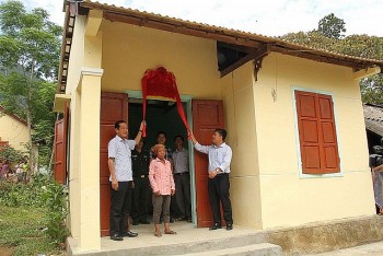 dua ra 4 tieu chi la dieu kien bat buoc de quyet dinh ho tro nha o cho ho ngheo ho can ngheo