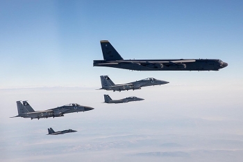 Tiêm kích F-15 của Israel Israel hộ tống 'pháo đài bay' B-52 của Mỹ qua Trung Đông