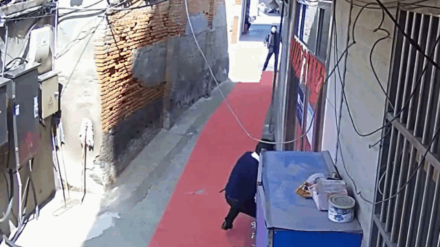 video thao chay khoi lo mo trau dien huc tung 2 nguoi truoc khi bien mat