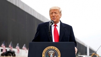 chuyen gia my mong ong trump dung anh huong khuyen nguoi ham mo tiem vac xin