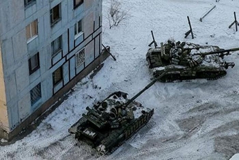 ukraine tiep tuc tang cuong xe tang phao tu hanh toi donbass