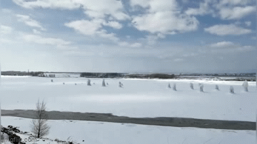 video can canh song bang bi kich no nuoc phun thanh cot cao