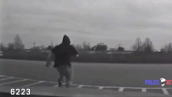 video bi canh sat tong nga nghi pham cuop xe van xoay nguoi na dan dap tra