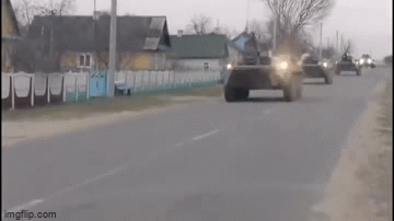 Belarus dồn dập kéo xe bọc thép tới biên giới với Ukraine