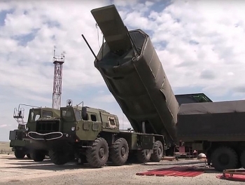 nga tiep tuc an ngu vi the ba chu ve ten lua sieu thanh