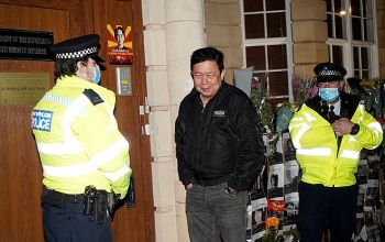 Đại sứ Myanmar tại Anh bất ngờ bị thuộc cấp nhốt bên ngoài sứ quán?