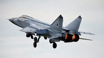 chien co mig 31 cua nga danh chan may bay quan su cua my va na uy tren bien barents