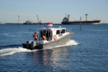 an do dieu tau cuu ho duoi day bien toi giup indonesia tim tau ngam mat tich