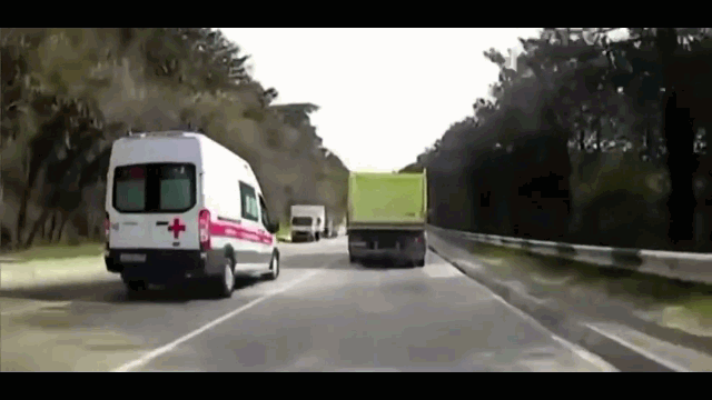 camera giao thong chay nguoc chieu tren cao toc xe cap cuu gap nan