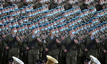 Hơn 12.000 binh lính Nga cùng 200 phương tiện cơ giới tập duyệt binh tại thao trường